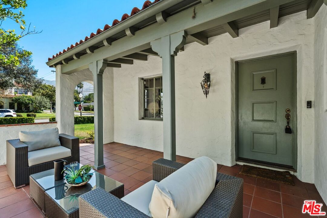 2130 Las Lunas St