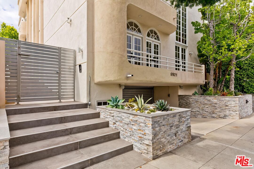 9921 Durant Dr Unit: 2