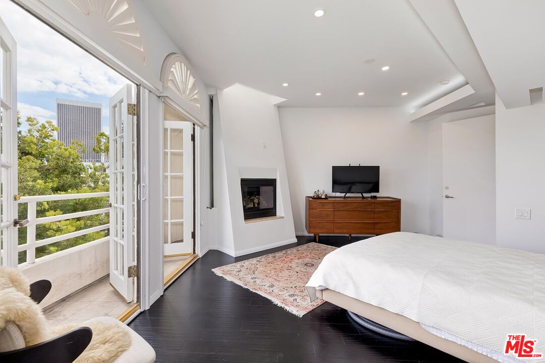 9921 Durant Dr Unit: 2