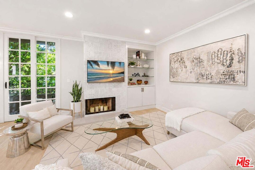 412 Arnaz Dr Unit: 7