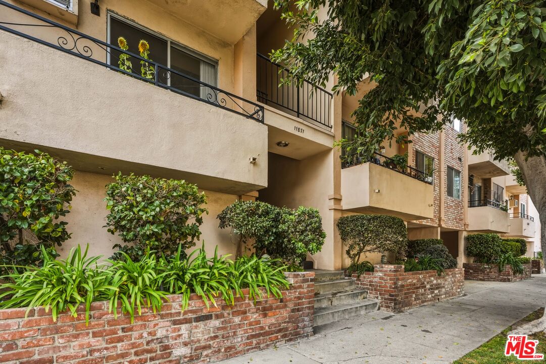 11867 Idaho Ave Unit: 9