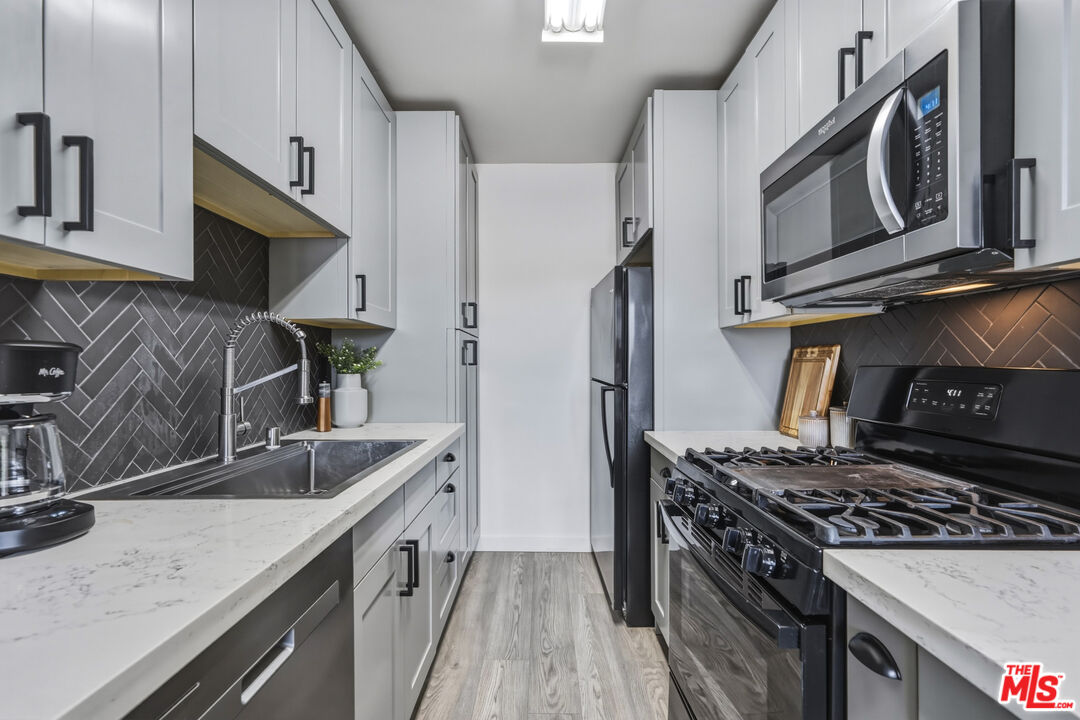 11867 Idaho Ave Unit: 9