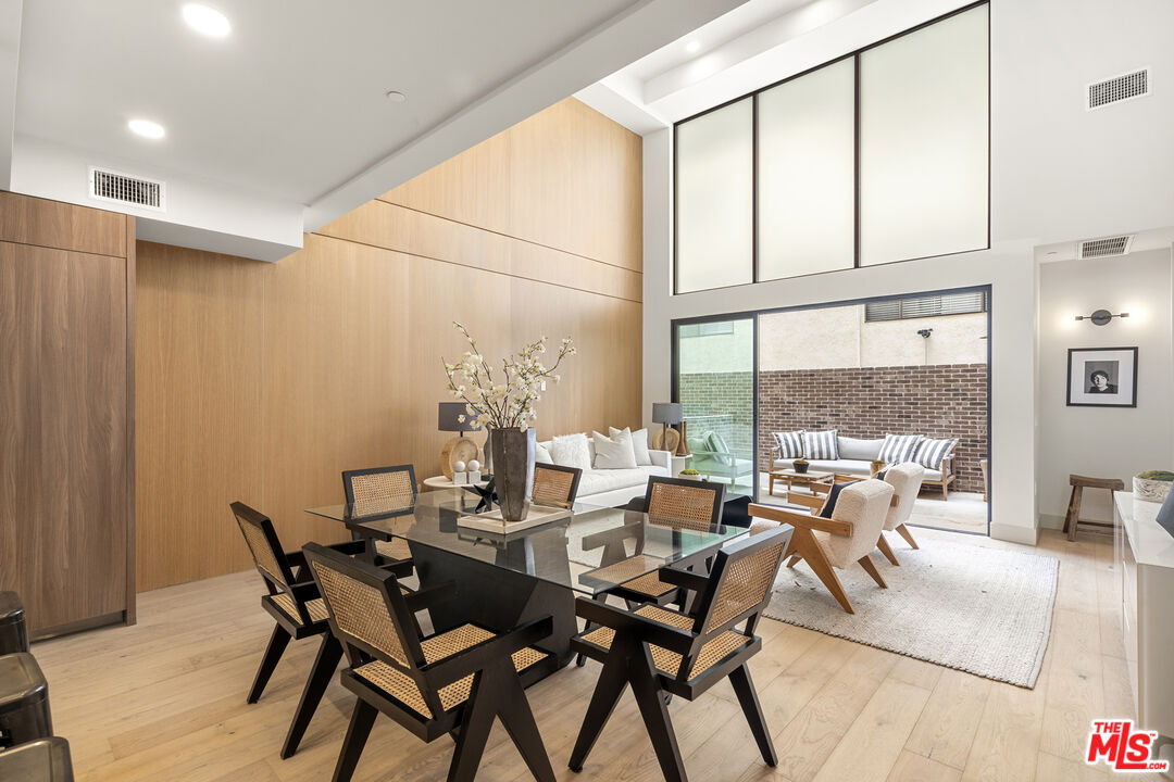 12304 Moorpark St Unit: 101