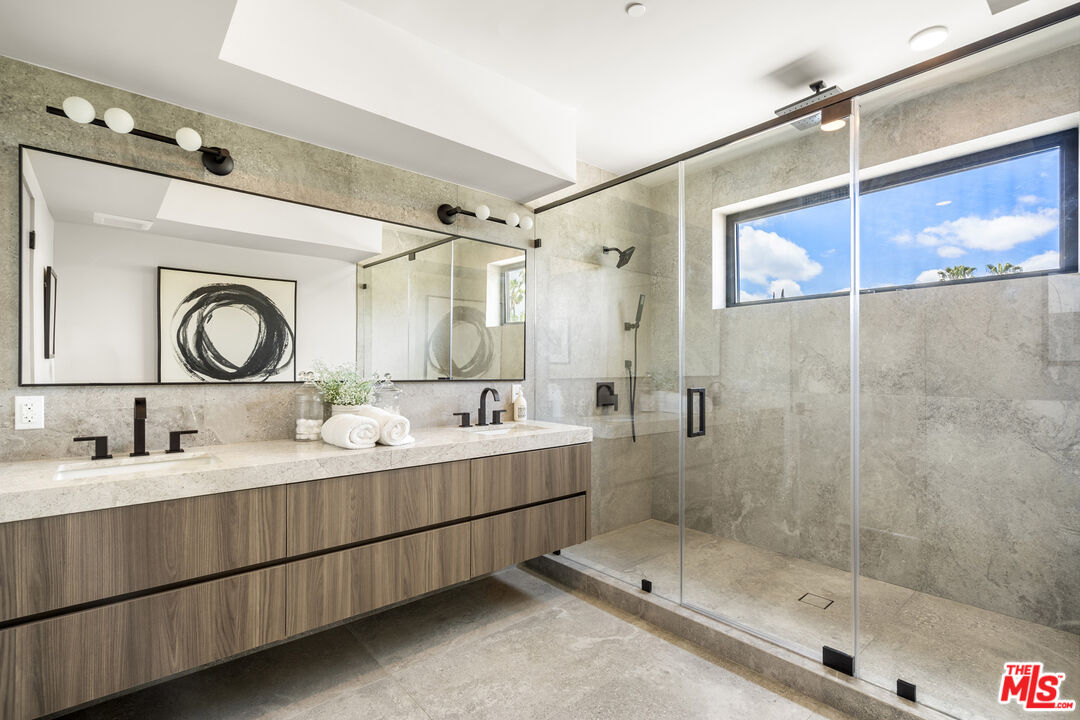 12304 Moorpark St Unit: 101