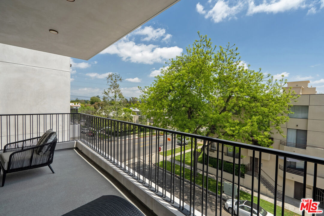 12304 Moorpark St Unit: 101
