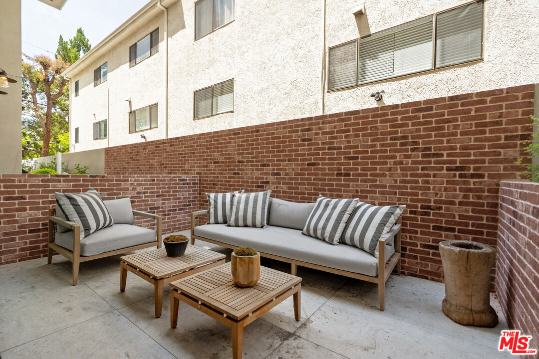 12304 Moorpark St Unit: 101
