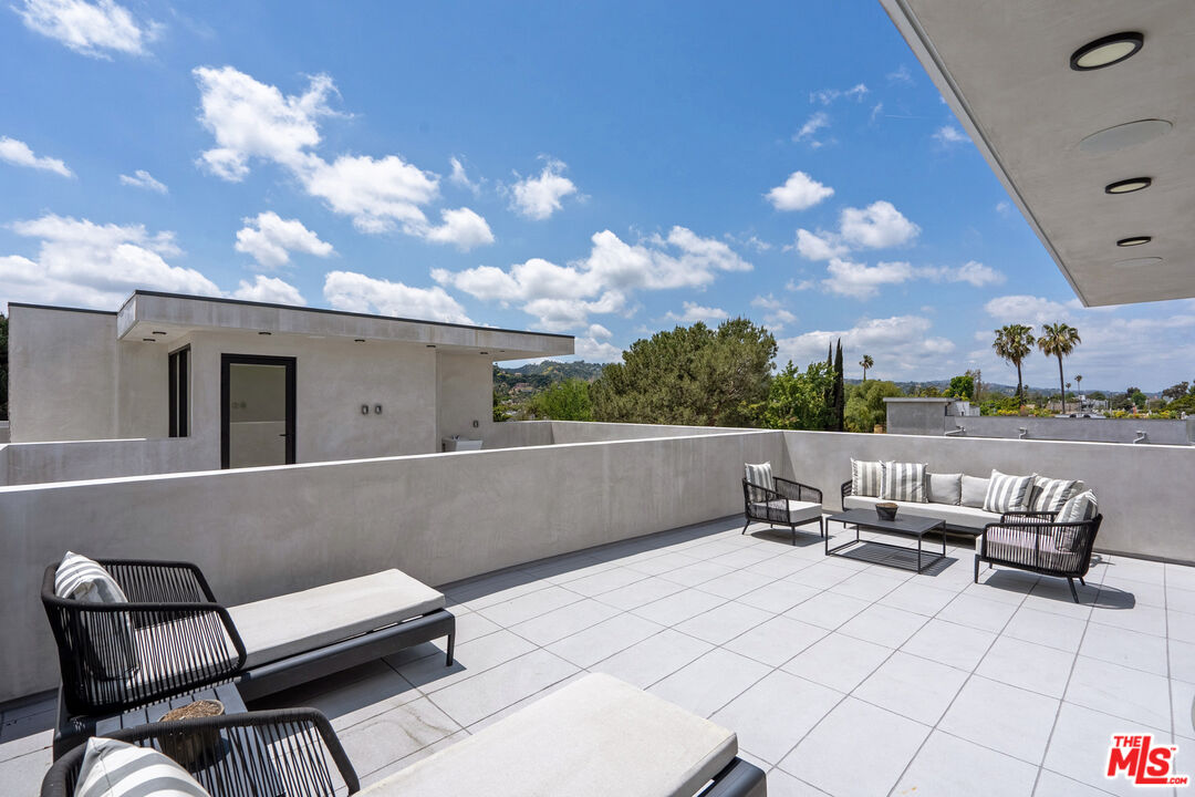 12304 Moorpark St Unit: 101