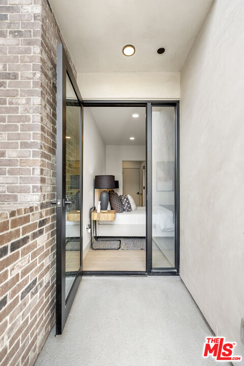 12304 Moorpark St Unit: 101