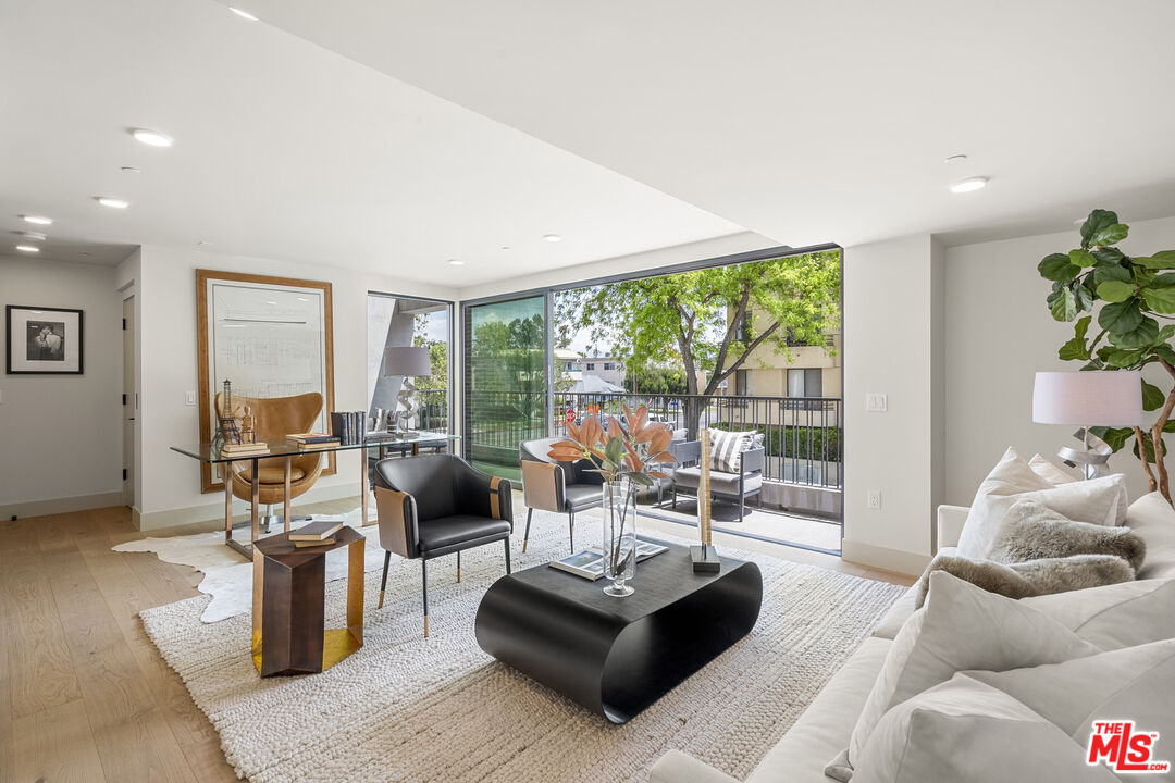 12304 Moorpark St Unit: 101