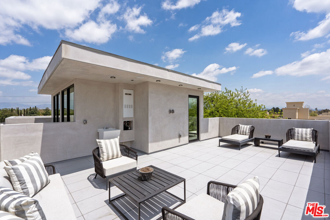 12304 Moorpark St Unit: 101