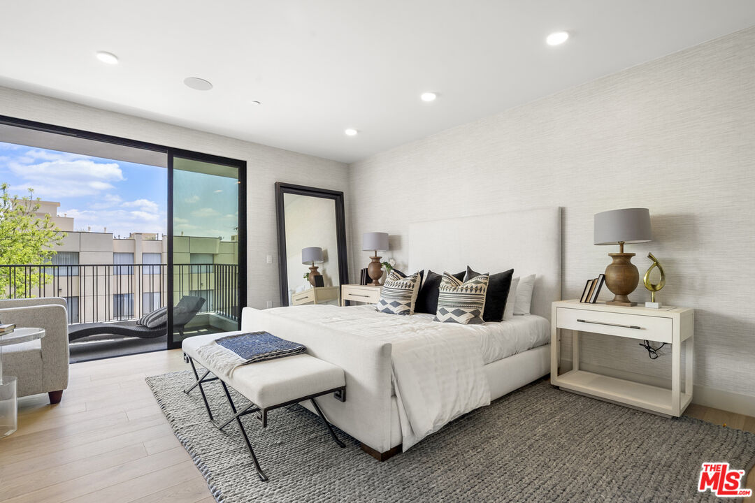 12304 Moorpark St Unit: 101