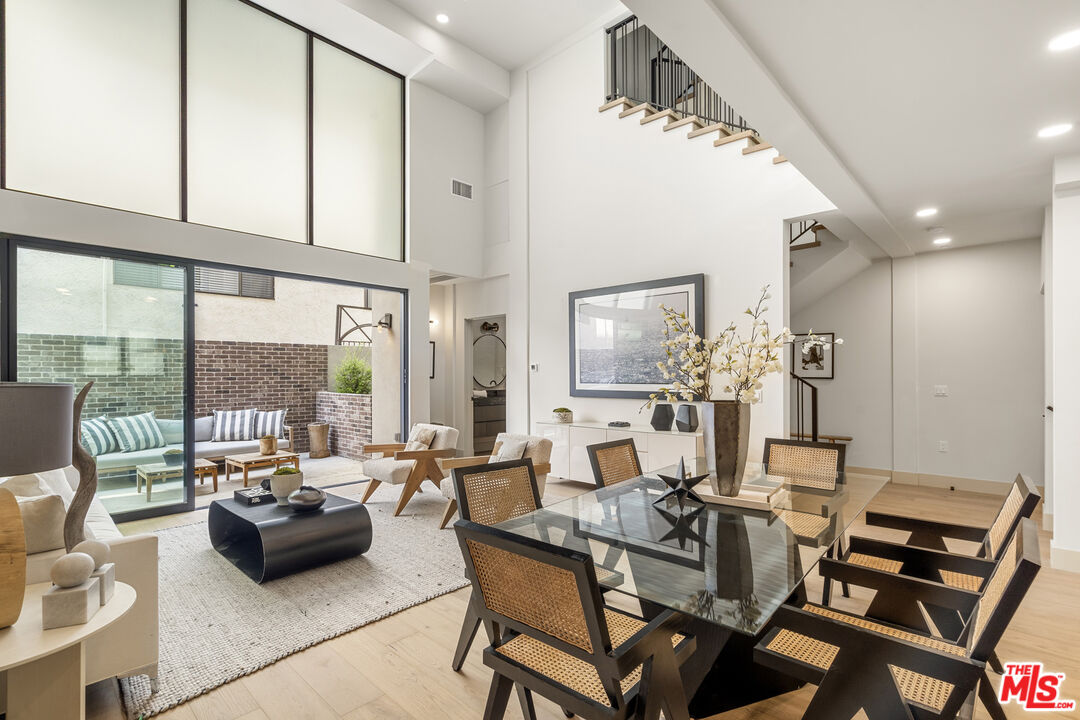 12304 Moorpark St Unit: 101