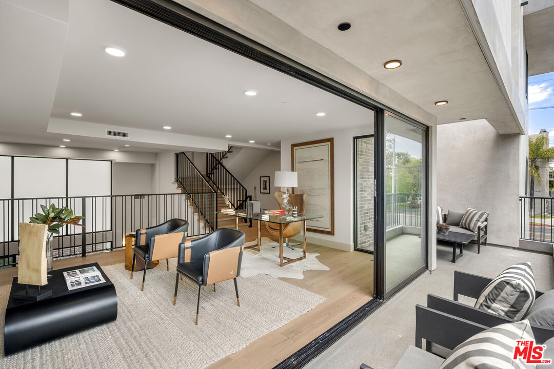 12304 Moorpark St Unit: 101