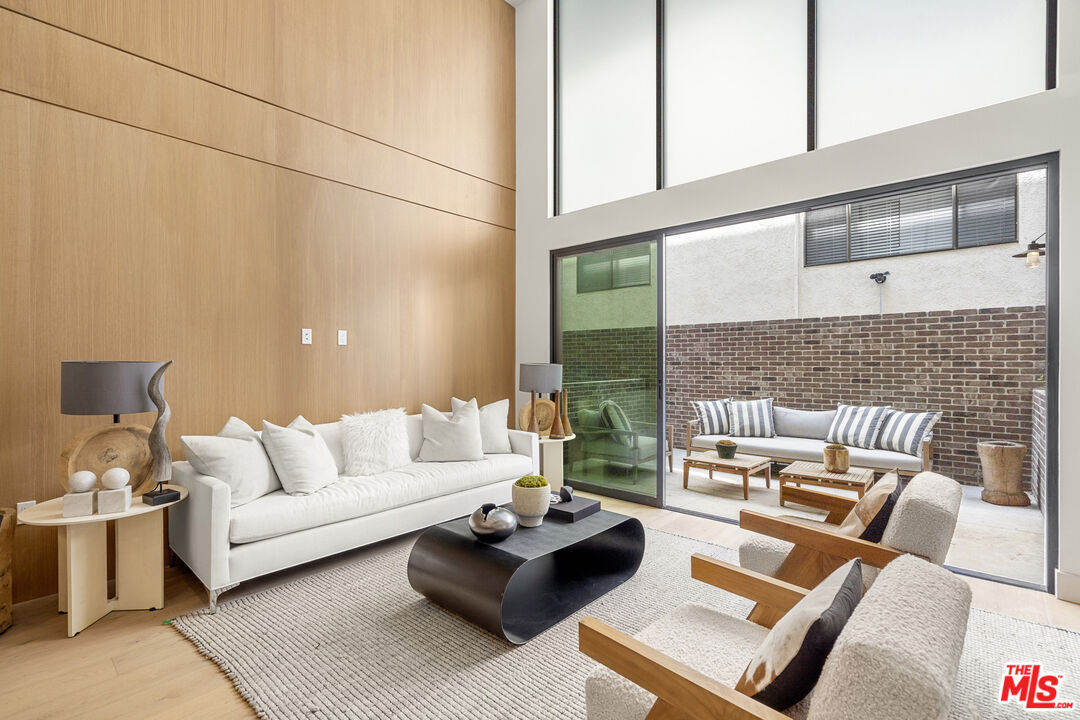 12304 Moorpark St Unit: 101