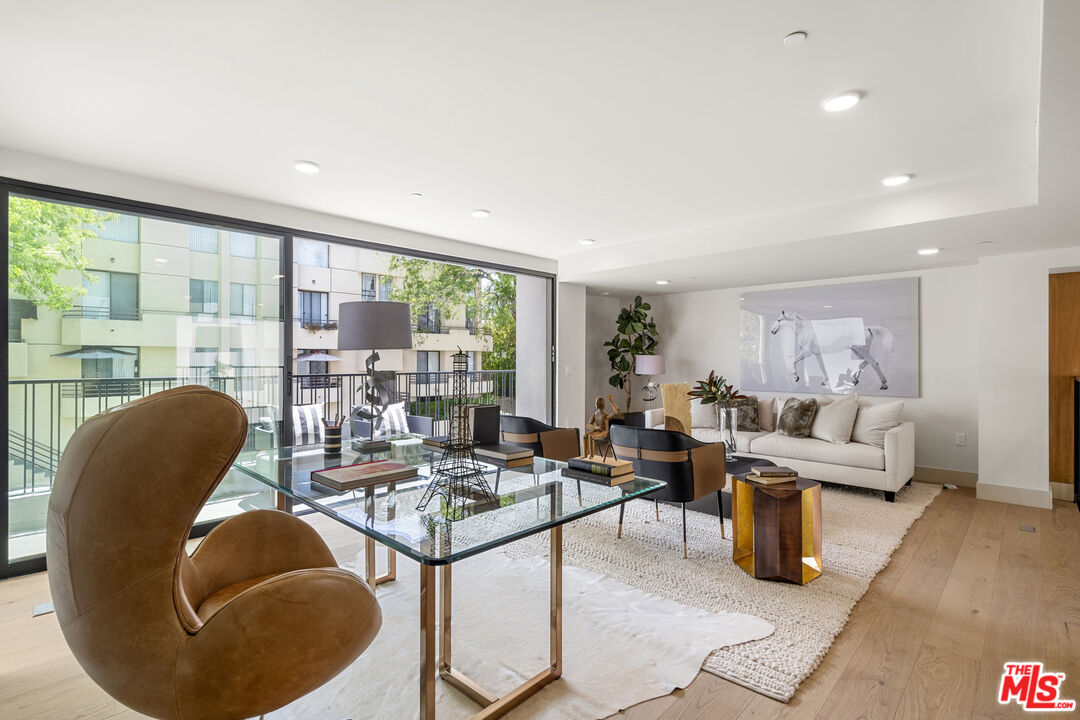 12304 Moorpark St Unit: 101