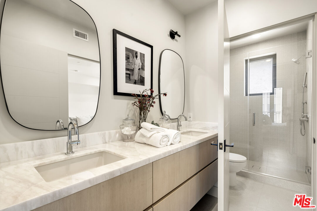 12304 Moorpark St Unit: 101