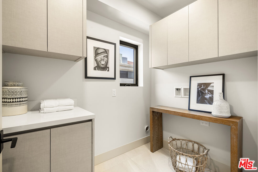 12304 Moorpark St Unit: 101