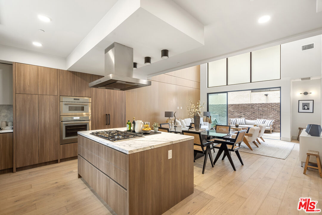 12304 Moorpark St Unit: 101