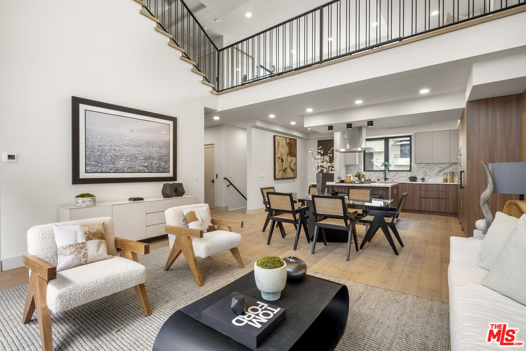 12304 Moorpark St Unit: 101