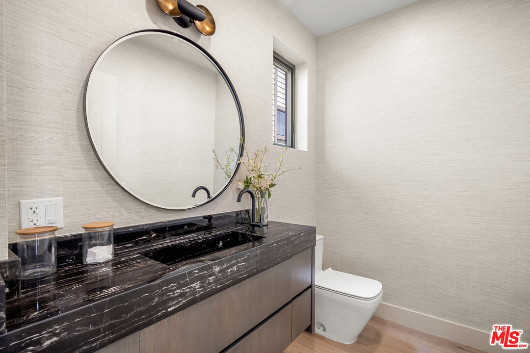 12304 Moorpark St Unit: 101