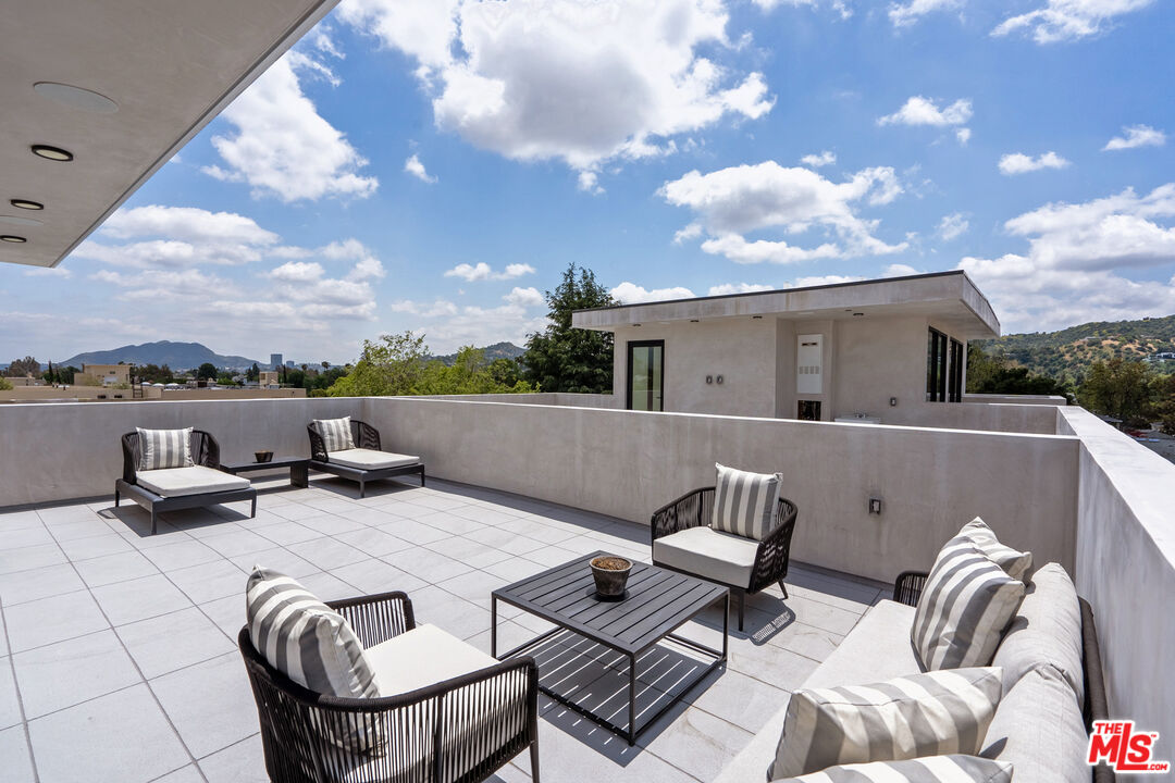 12304 Moorpark St Unit: 101