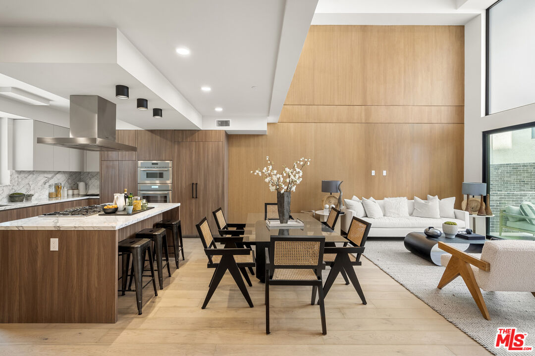 12304 Moorpark St Unit: 101