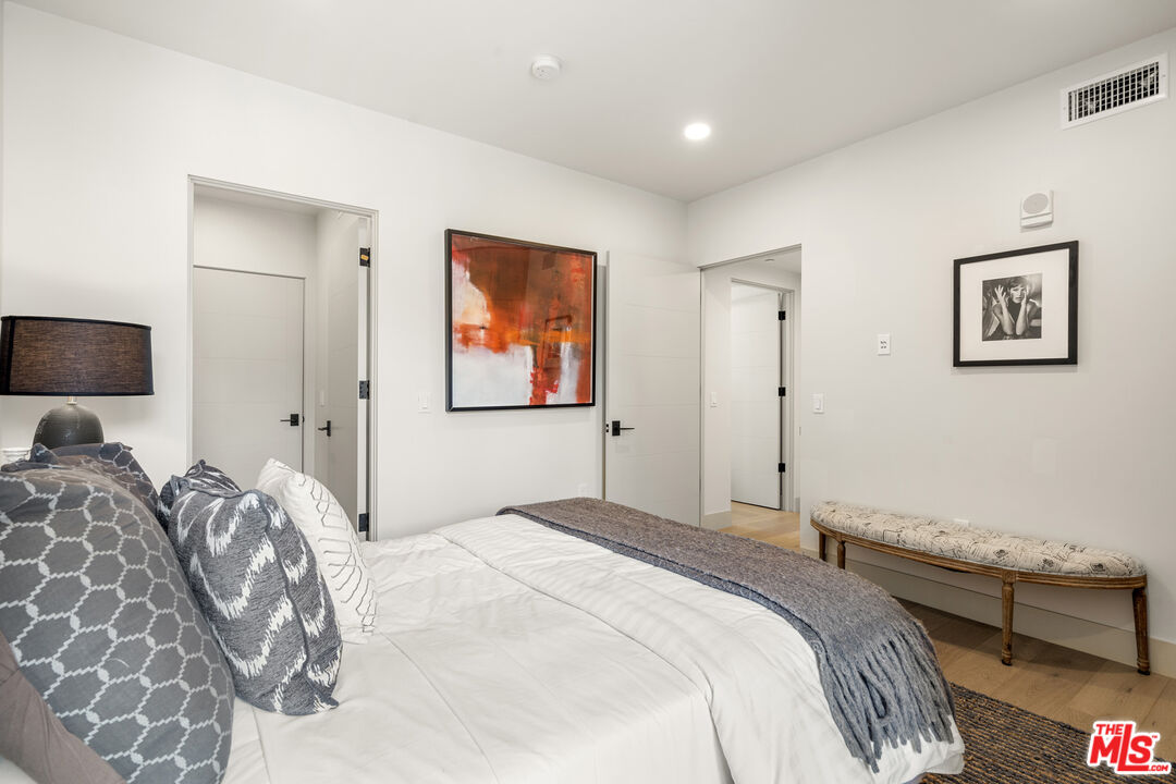 12304 Moorpark St Unit: 101