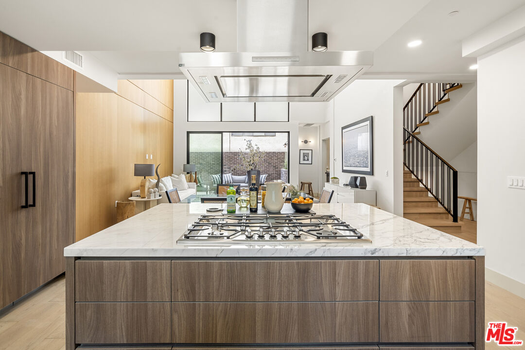 12304 Moorpark St Unit: 101
