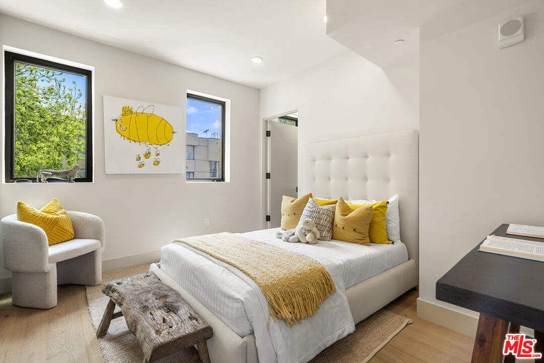12304 Moorpark St Unit: 101