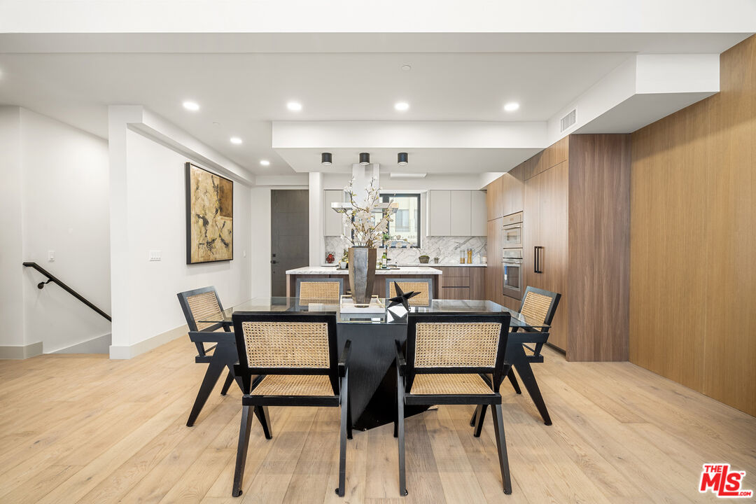 12304 Moorpark St Unit: 101