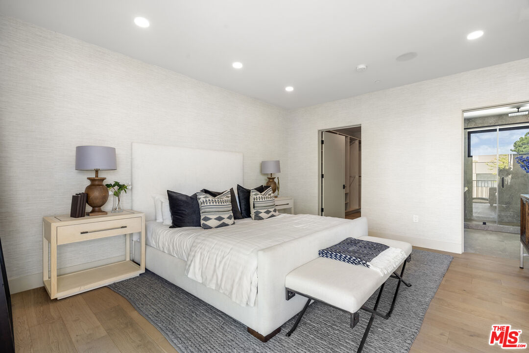 12304 Moorpark St Unit: 101