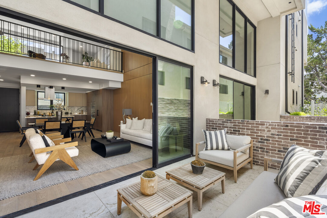 12304 Moorpark St Unit: 101