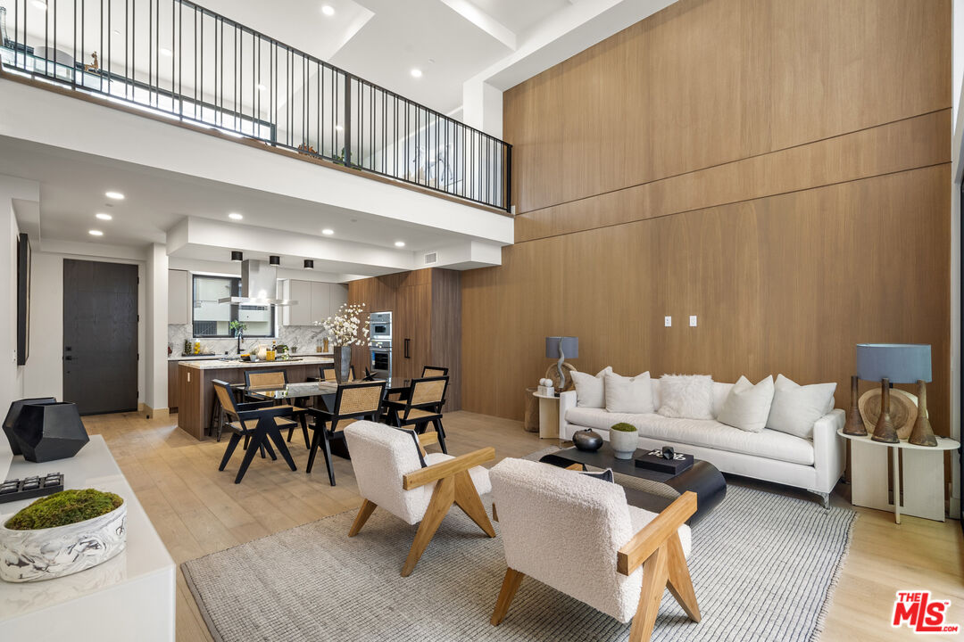 12304 Moorpark St Unit: 101