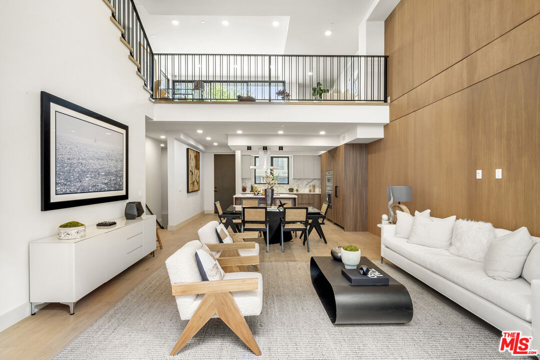 12304 Moorpark St Unit: 101