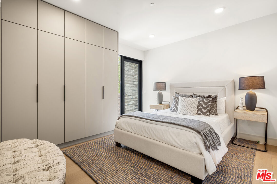 12304 Moorpark St Unit: 101