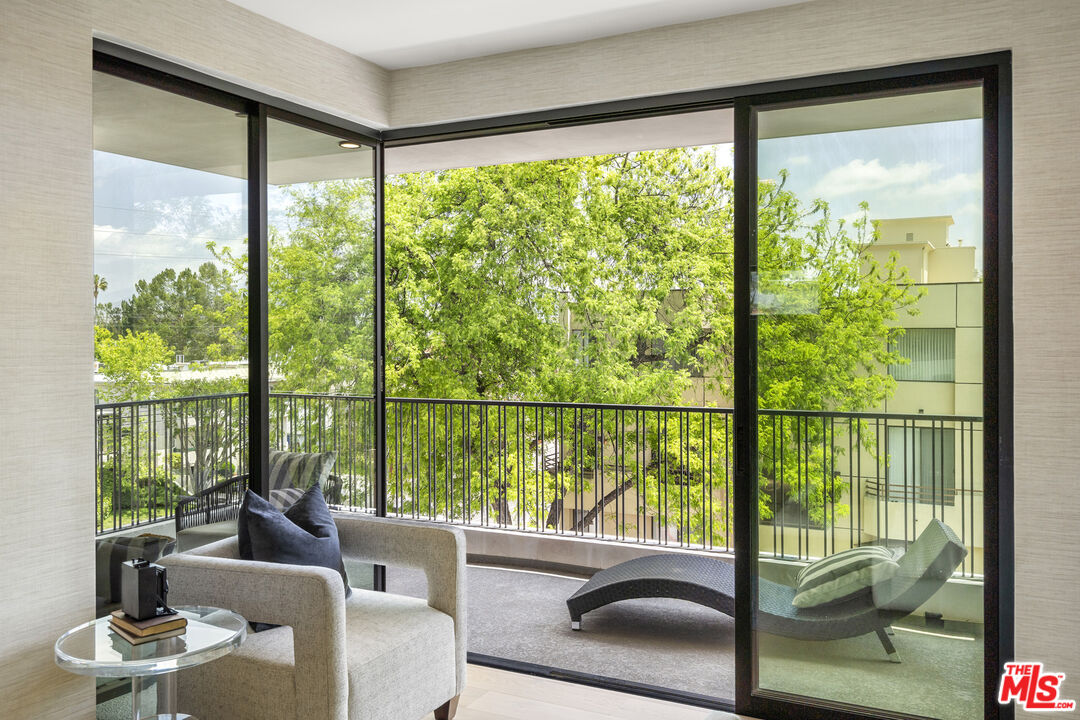 12304 Moorpark St Unit: 101