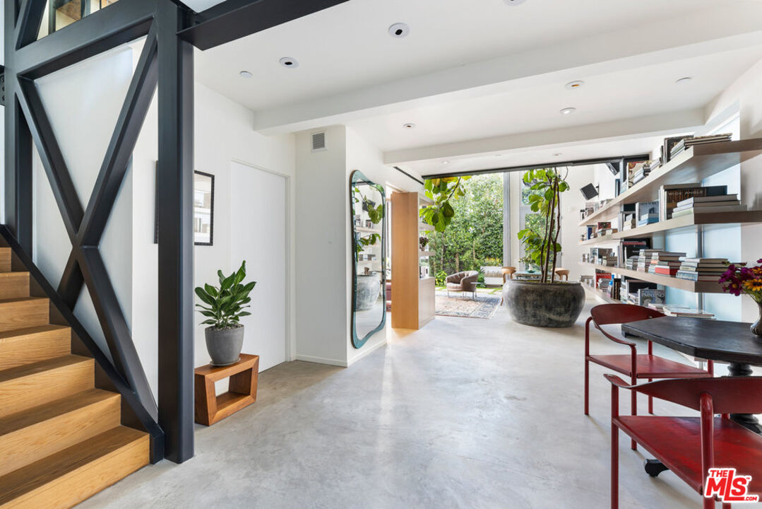 2124 Narcissus Ct