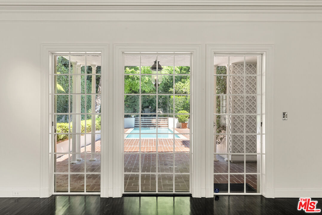1910 Outpost Dr