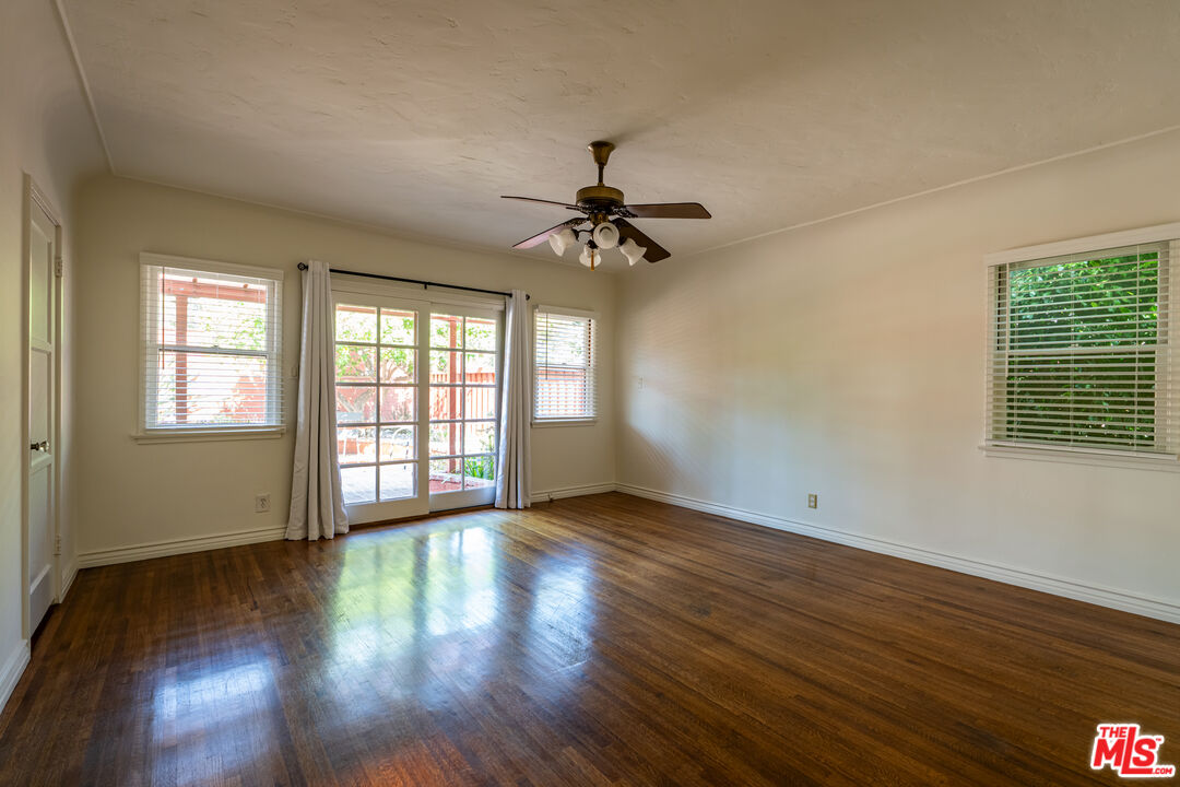 2005 Holmby Ave