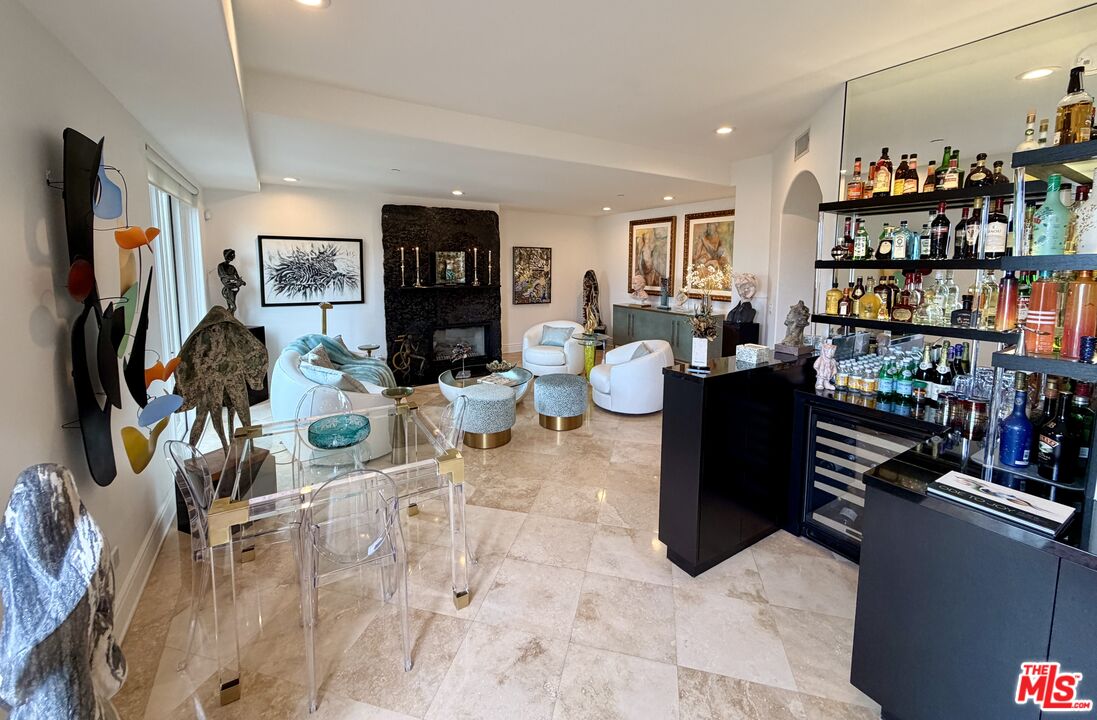 137 S Spalding Dr Unit: 401