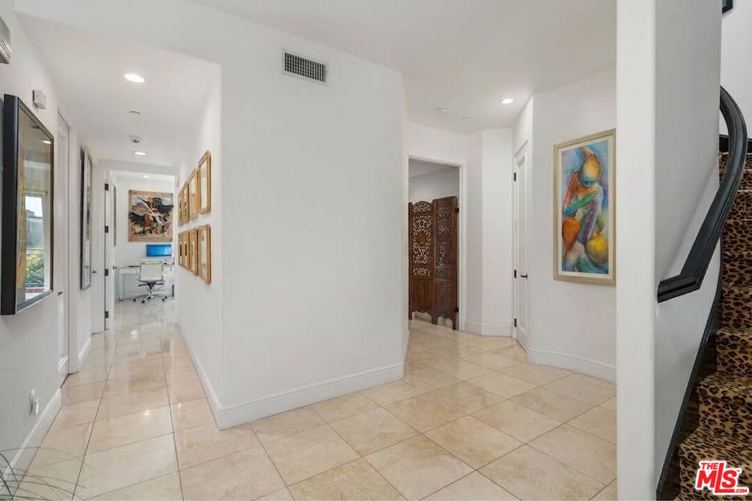 137 S Spalding Dr Unit: 401