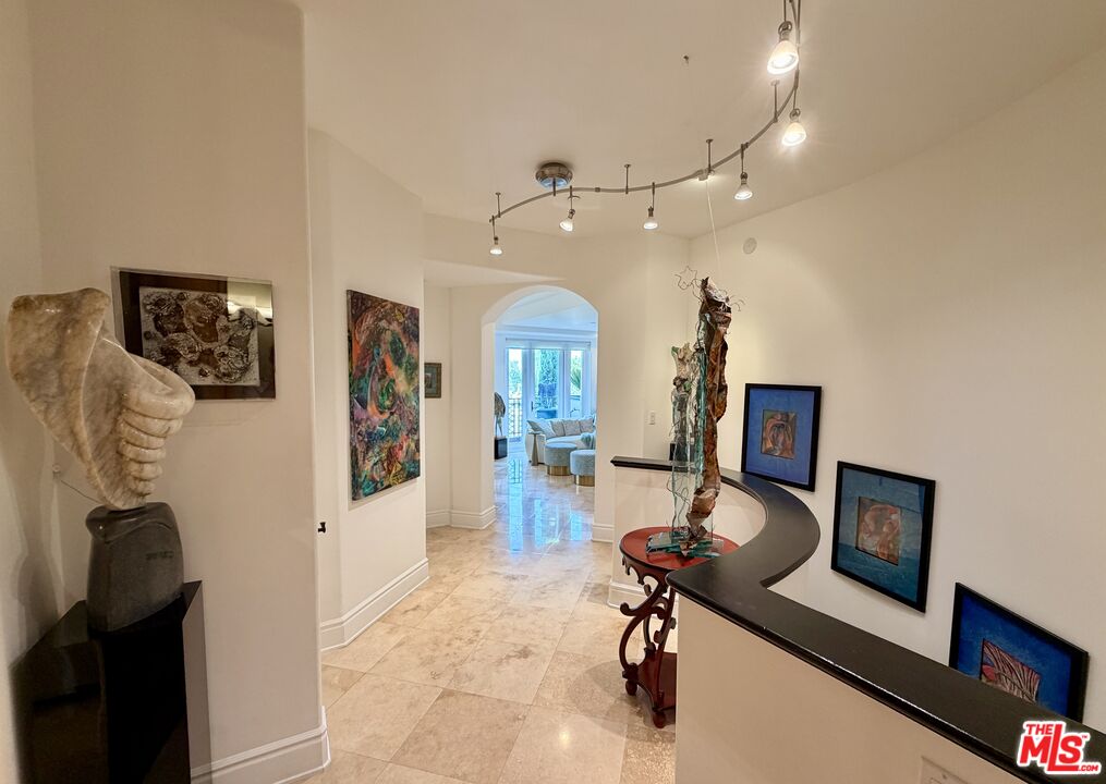 137 S Spalding Dr Unit: 401