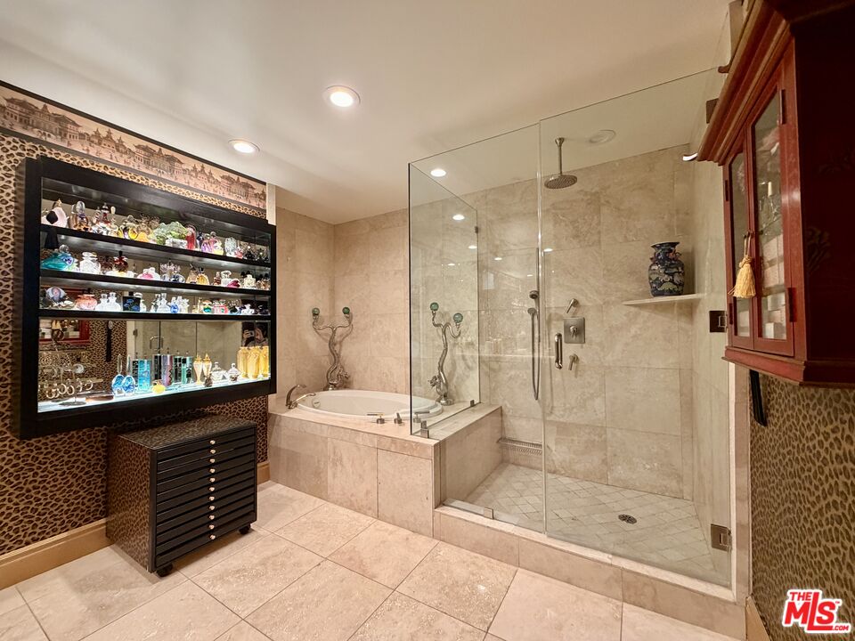 137 S Spalding Dr Unit: 401