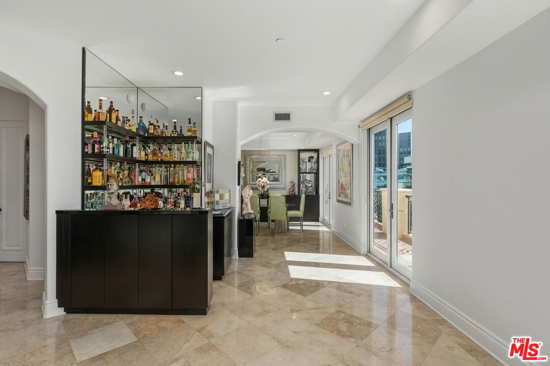 137 S Spalding Dr Unit: 401