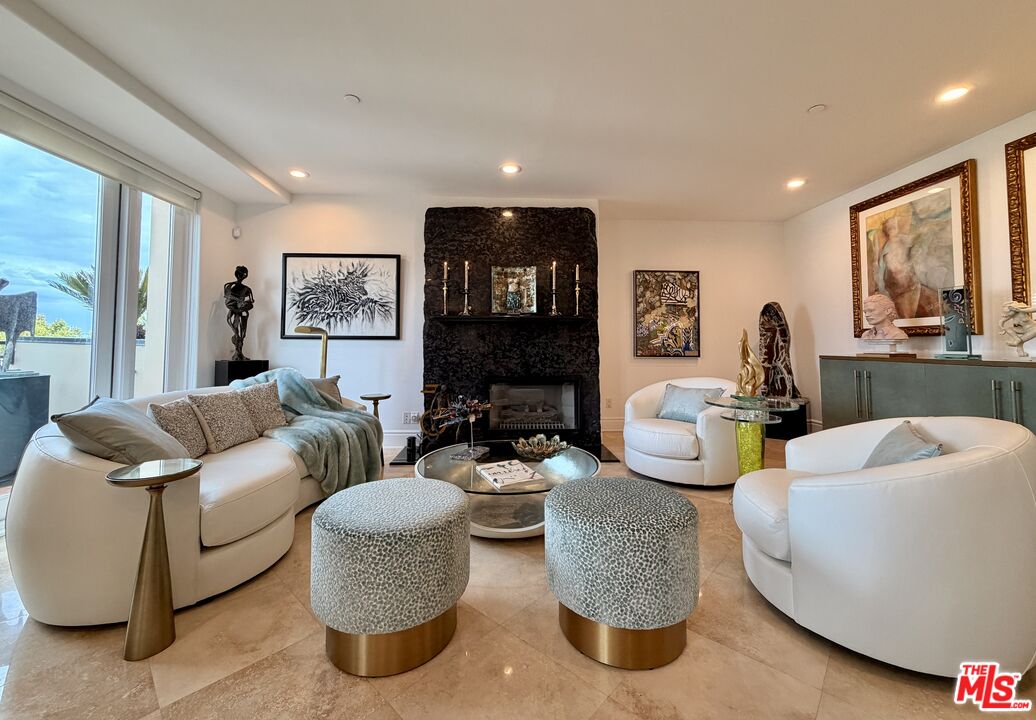 137 S Spalding Dr Unit: 401