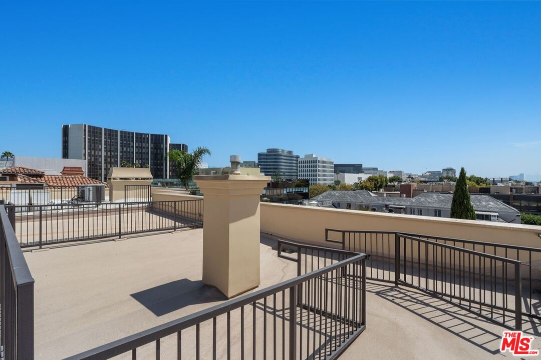 137 S Spalding Dr Unit: 401