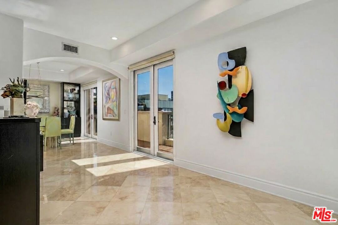 137 S Spalding Dr Unit: 401