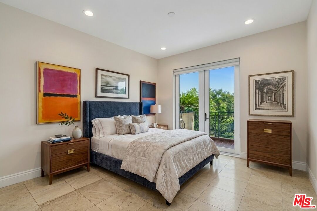 137 S Spalding Dr Unit: 401