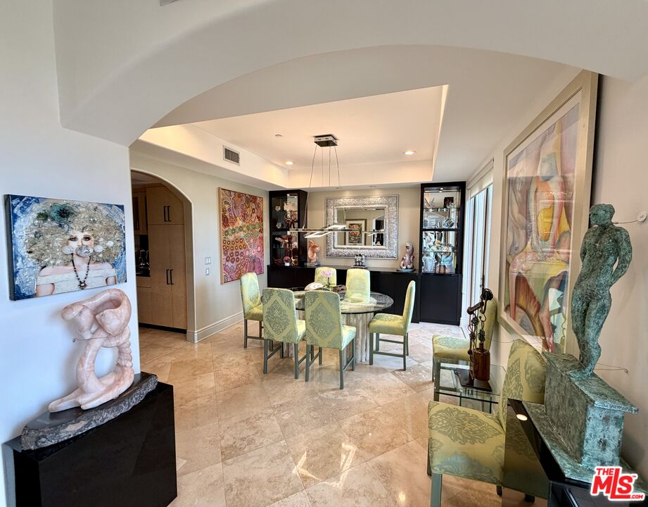 137 S Spalding Dr Unit: 401