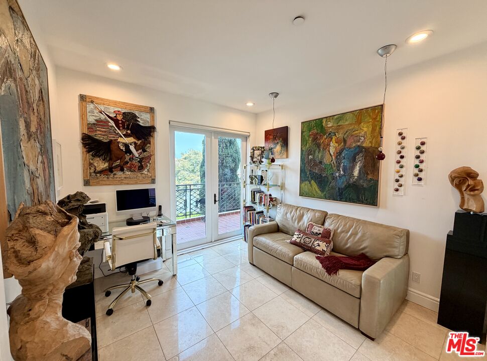 137 S Spalding Dr Unit: 401
